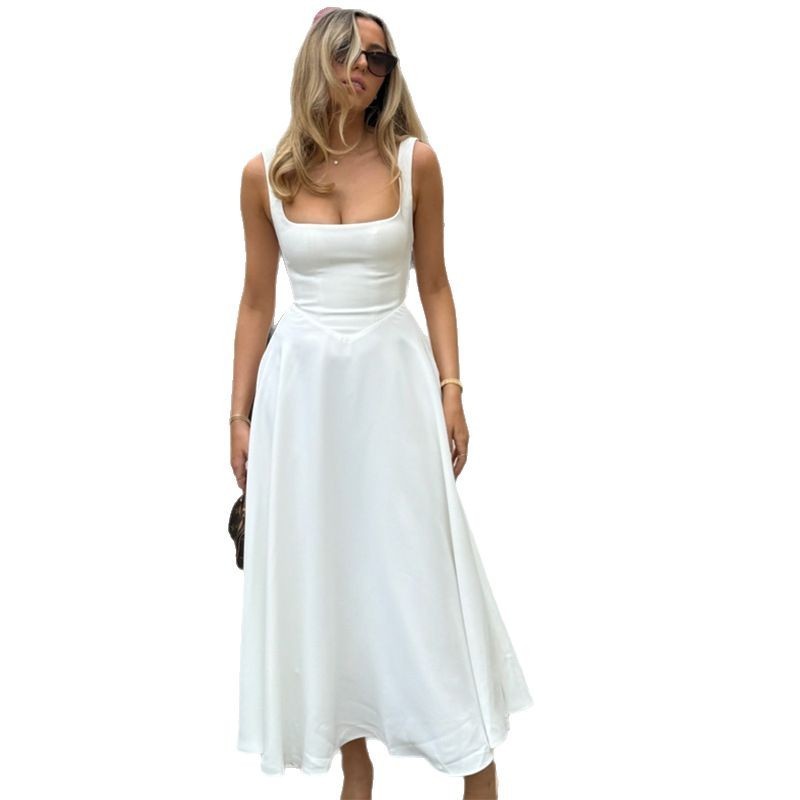 Flowy and timeless midi dress