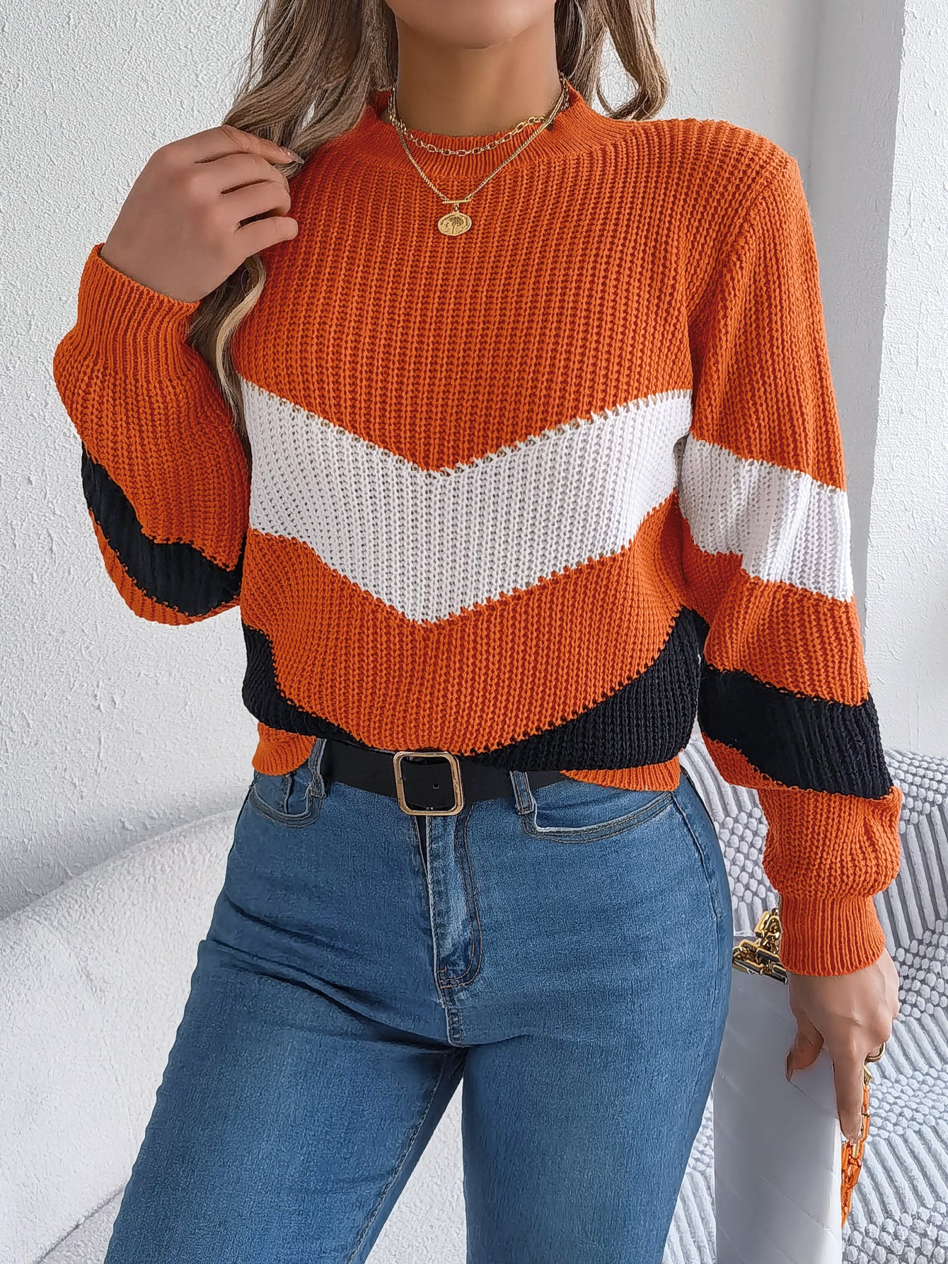 Casual sweater with wide sleeves