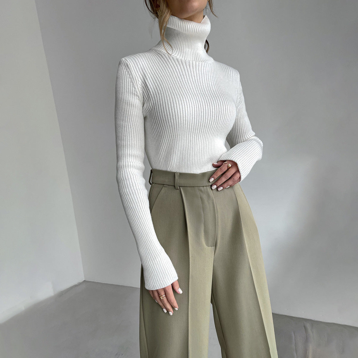Elegant Slim-Fit Ribbed Turtleneck Sweater