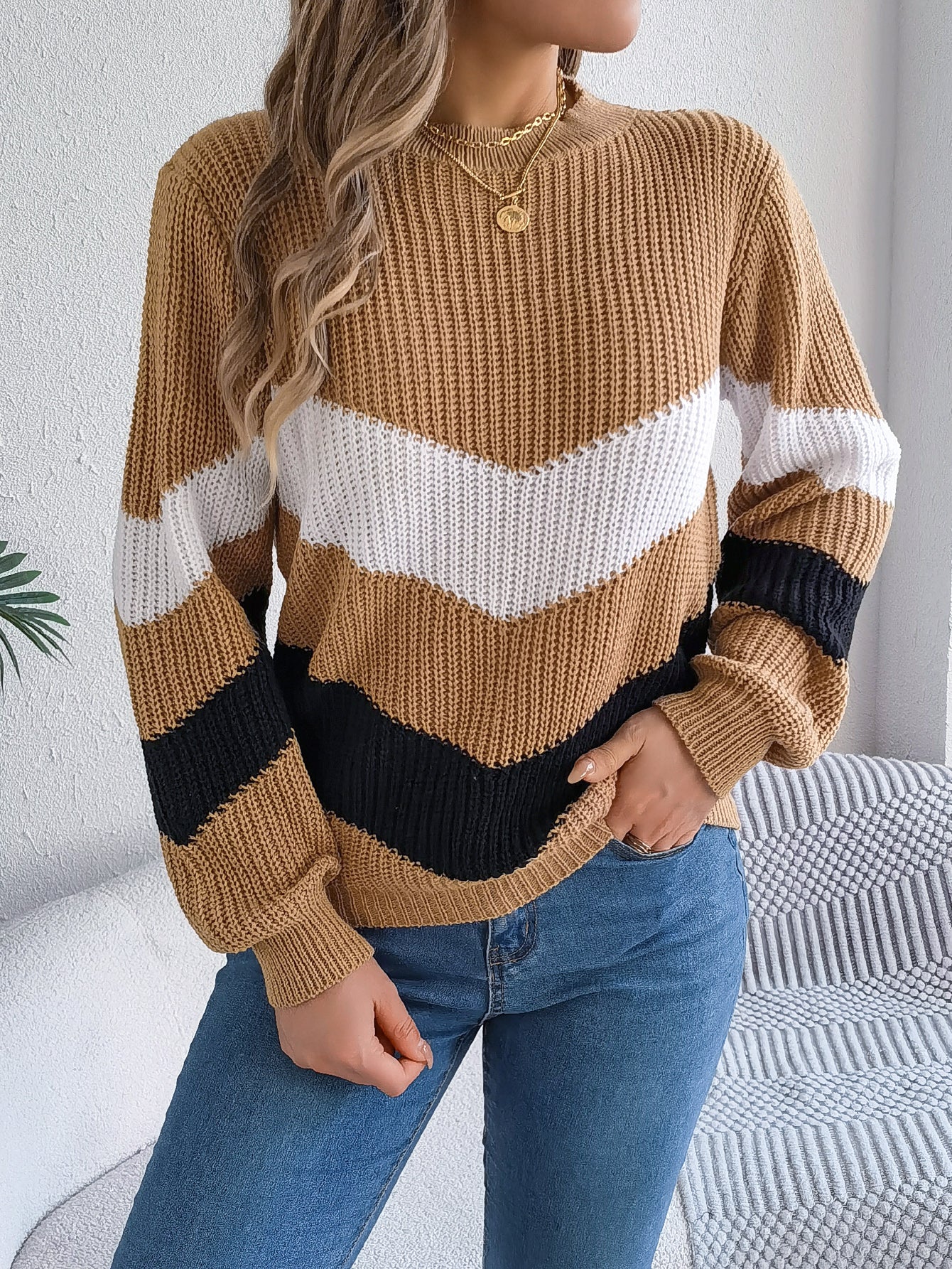 Casual sweater with wide sleeves