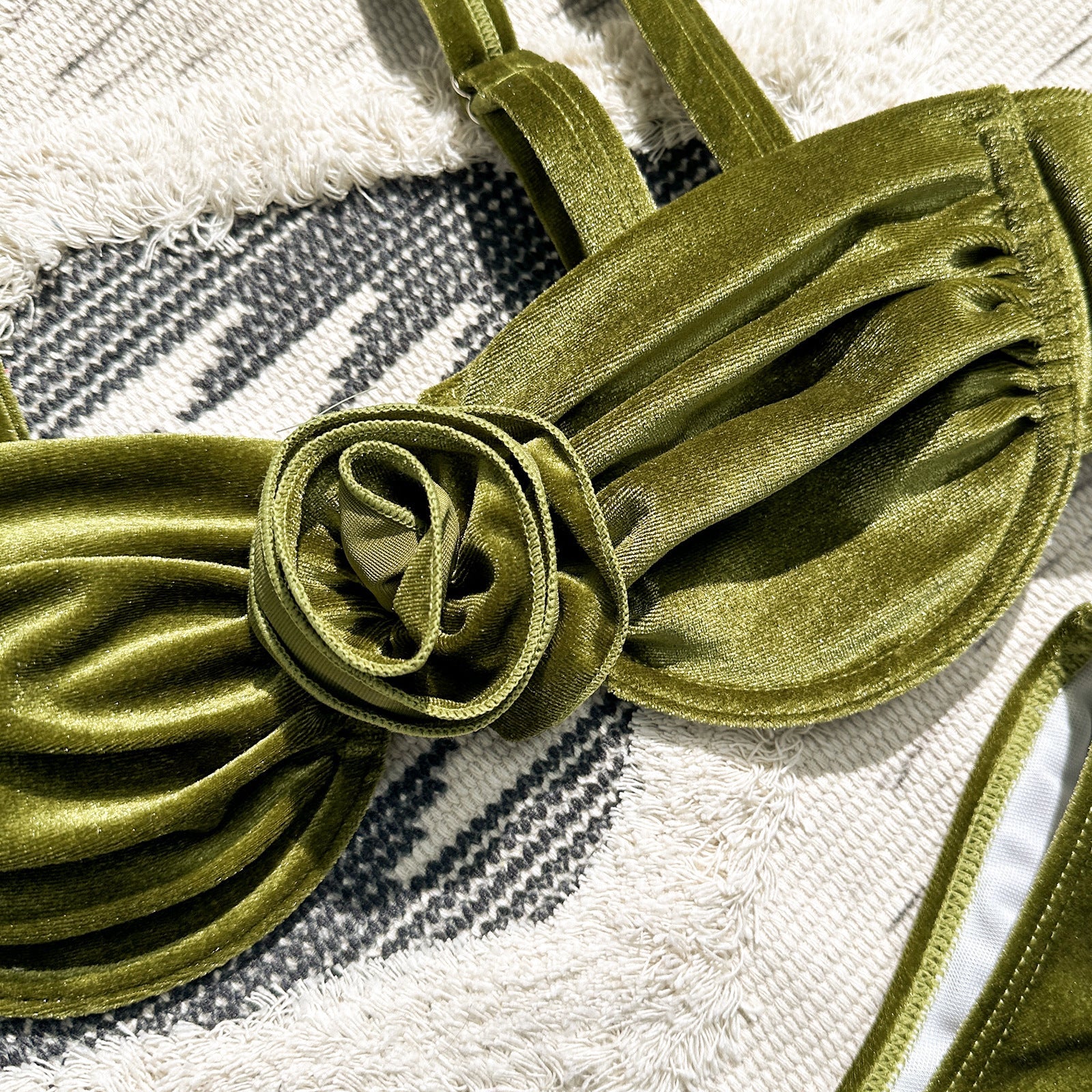 Chic Floral Accented Bandeau Bikini for Women with Elegant Details