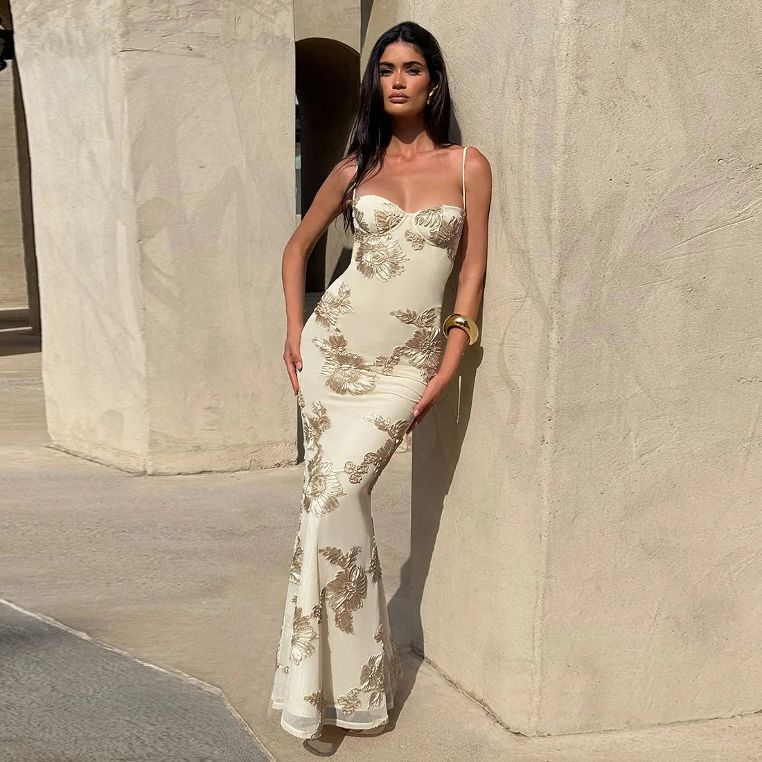 Backless Maxi Dress with Embroidered Flowers & Elegant Fit – Dara