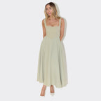 Flowy and timeless midi dress