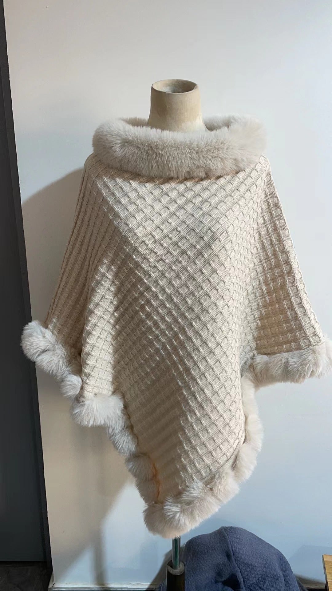 Luxury Fur Collar Winter Shawl Cape